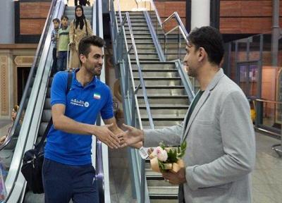 کاروان تیم ملی والیبال بدون استقبال داوری وارد تهران شد