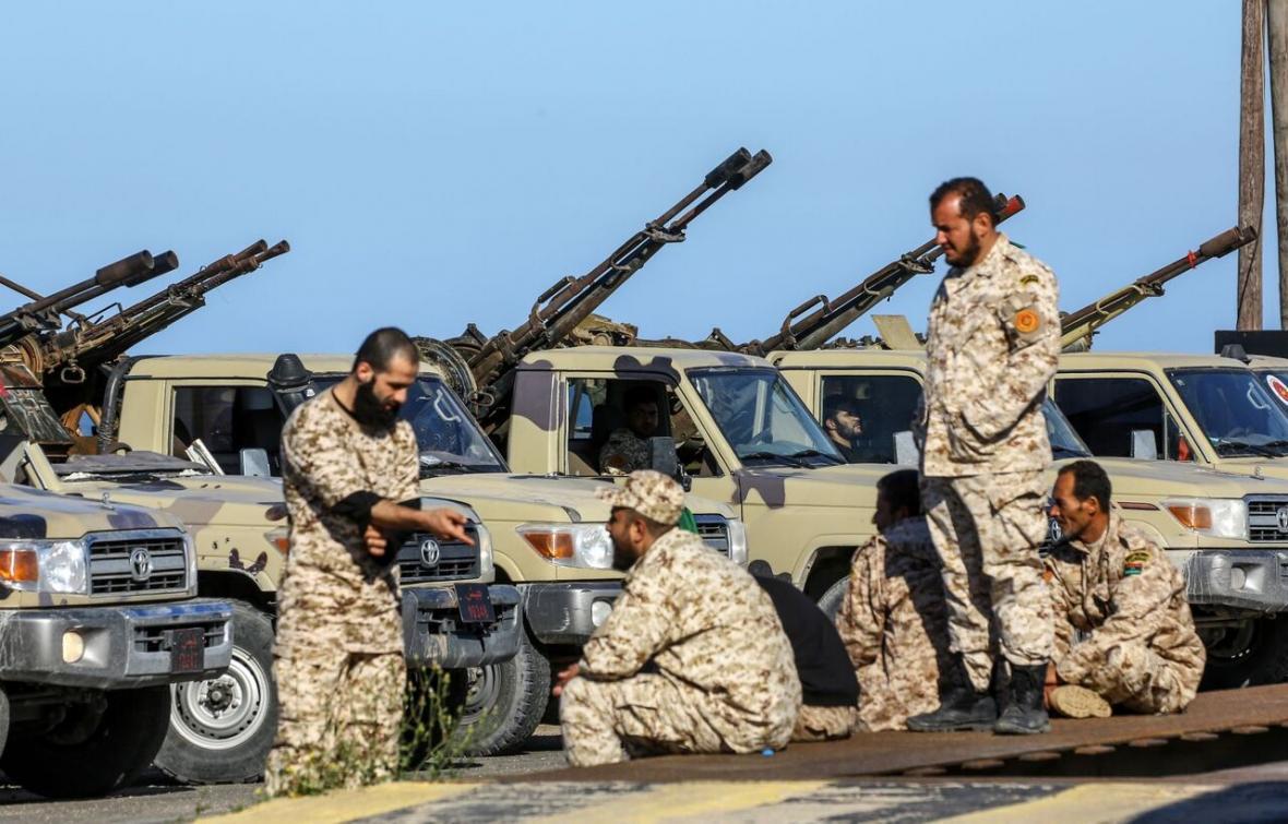 خبرنگاران مصر نظامیان خود را به دلیل کرونا از لیبی خارج کرد