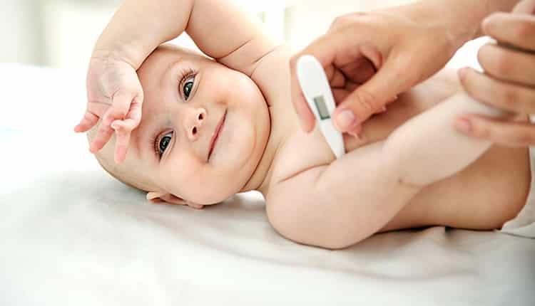 دمای طبیعی بدن نوزاد در سنین مختلف چقدر است؟