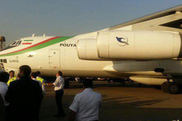 فرود نخستین هواپیمای حامل مجروحان زلزله غرب کشور در فرودگاه مهرآباد
