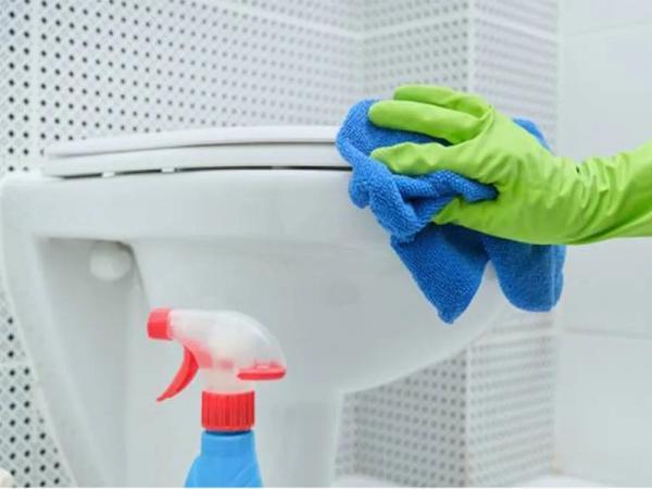 11 راه چاره خانگی تمیز کردن سرویس بهداشتی بدون بوی تند شوینده ها
